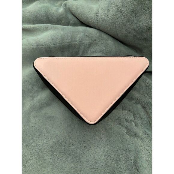 Prada makeup pouch - Picture 2 of 4